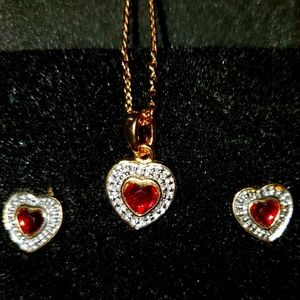 1999 Avon Goldtone Heart Giftset Earrings and Necklace 18 inch chain
